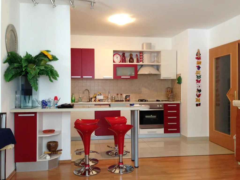 Apartment Noah Pula 0*,